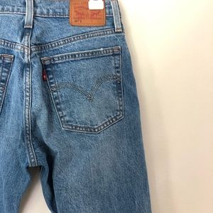Levi 501 medium wash jeans